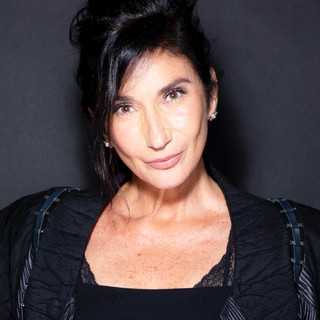 Zizi Possi: 20 Sucessos que Marcam Gerações em uma Playlist