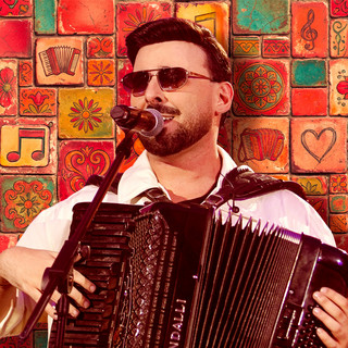 Guilherme Dantas: 20 Super Sucessos na playlist que está movendo o cenário brasileiro