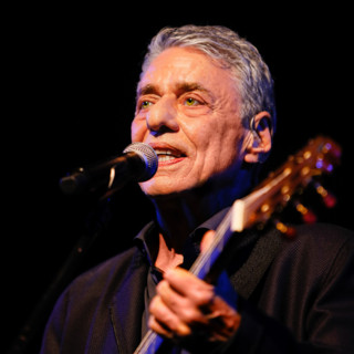 20 Sucessos de Chico Buarque: uma imersão na poesia da MPB