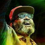 Edson Gomes: 20 Super Sucessos na Playlist que Move a Bahia