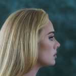 Adele em 20 Super Sucessos: uma playlist que percorre baladas e hits inesquecÃ­veis