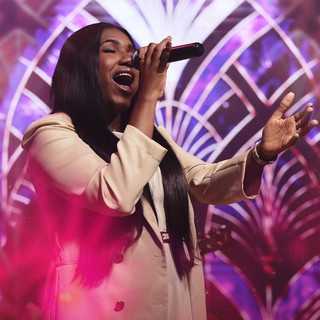 Raquel Olliver em Foco: 20 Sucessos que Moldam o Pop Brasileiro