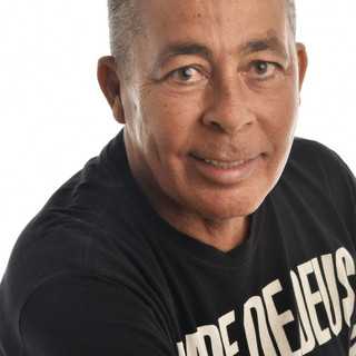 Hyldon: 20 Super Sucessos que definem o soul brasileiro