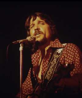 Waylon Jennings: 20 Sucessos que Definem o Country Outlaw