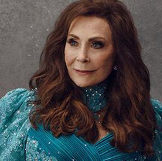 Loretta Lynn: 20 Sucessos para Ouvir e Celebrar seu Legado no Country