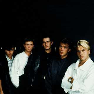 Spandau Ballet: Mergulho Editorial nos Grandes Sucessos e a Playlist Essencial