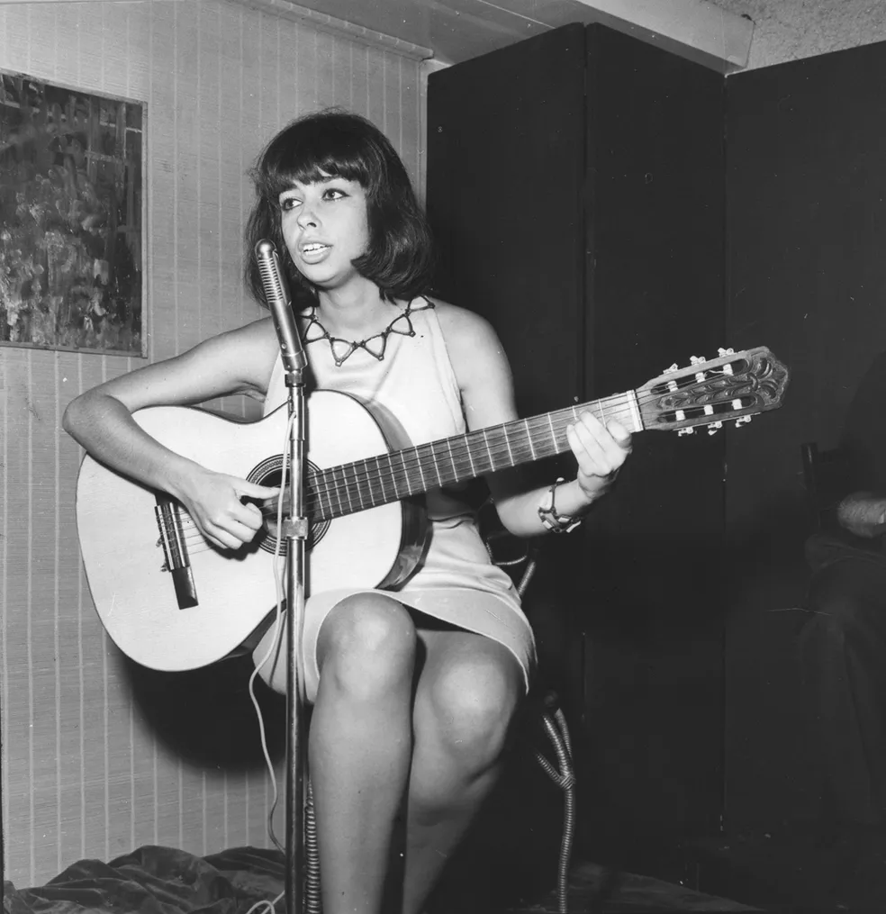 Nara Leão: 20 Sucessos que Marcaram a Música Brasileira