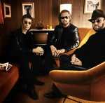 Bee Gees: 20 hits que definem o DNA vocal e a era disco