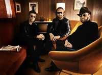 Bee Gees: 20 hits que definem o DNA vocal e a era disco