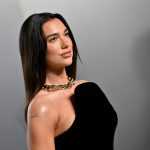 Dua Lipa em 20 Sucessos: a playlist que molda o pop moderno