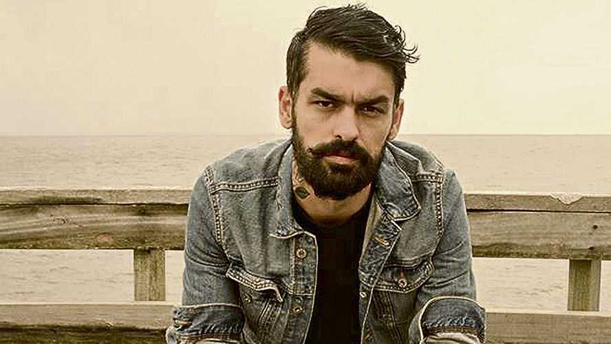 Esteban Tavares em Destaque: a Playlist Mais Tocadas para Acompanhar o Artista